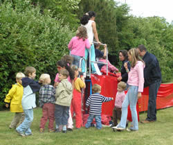 Stets hoher Andrang an der beliebten Rutsche
